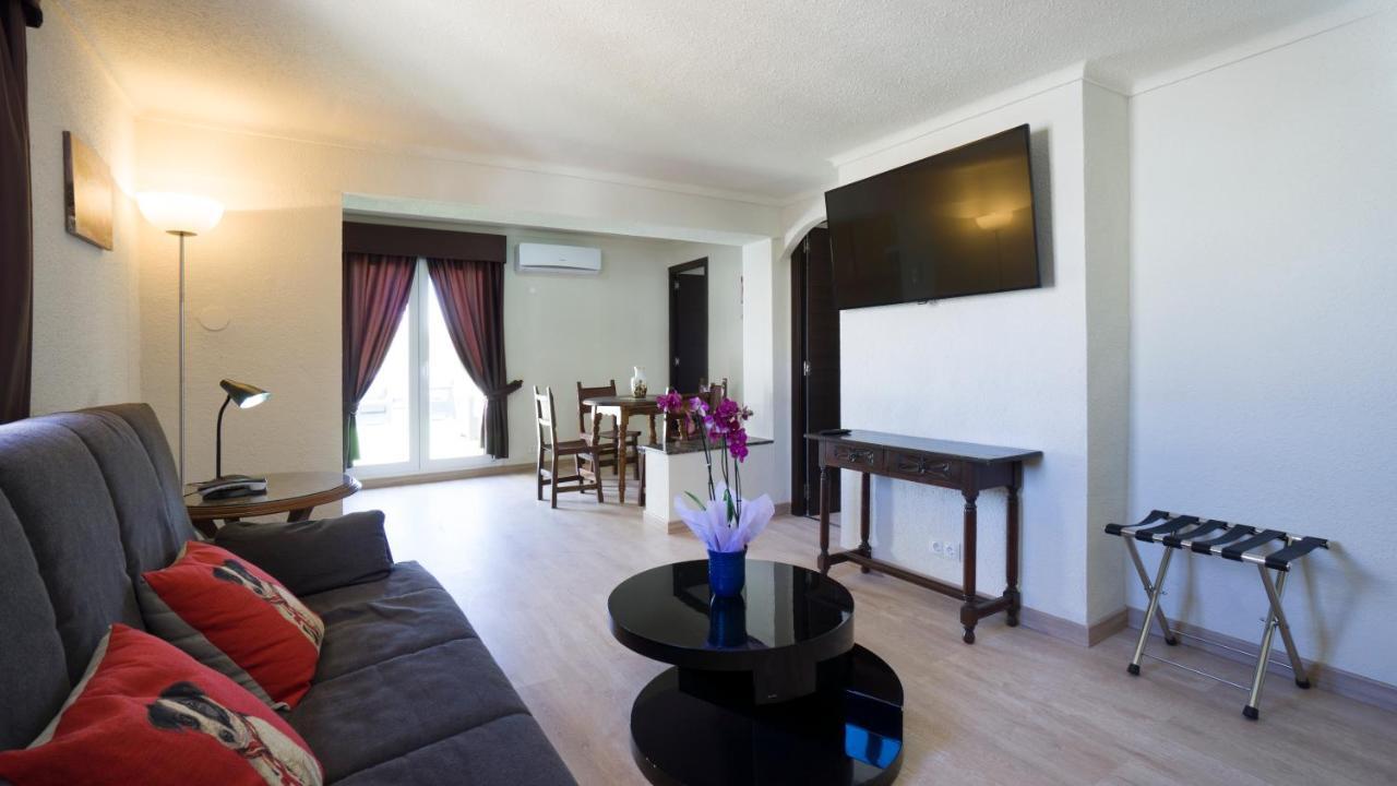 เอล โปโซ Hotel ตอร์เรโมลิโนส ภายนอก รูปภาพ