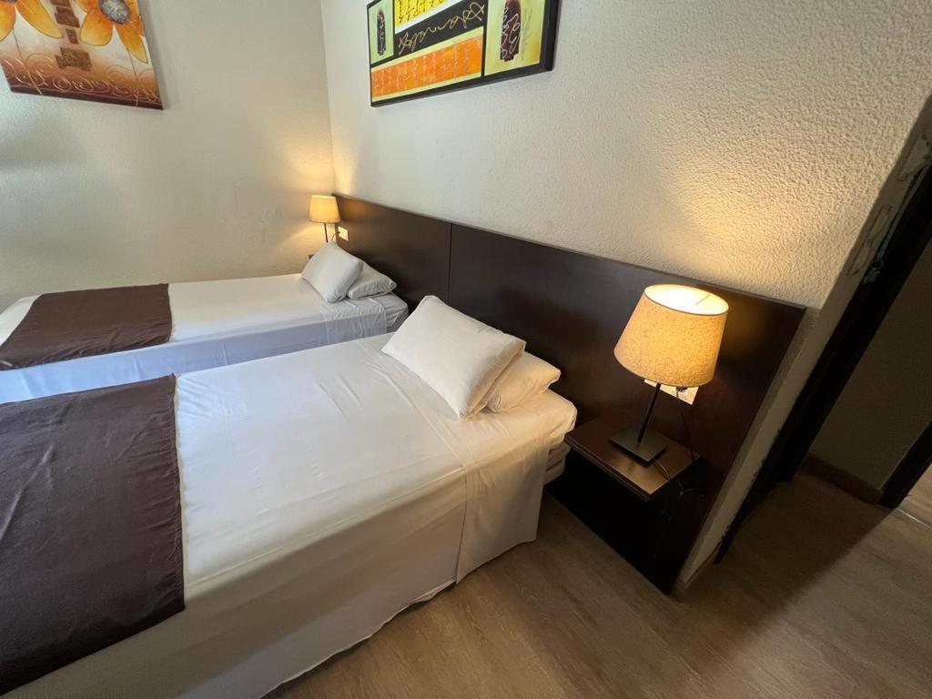 เอล โปโซ Hotel ตอร์เรโมลิโนส ภายนอก รูปภาพ