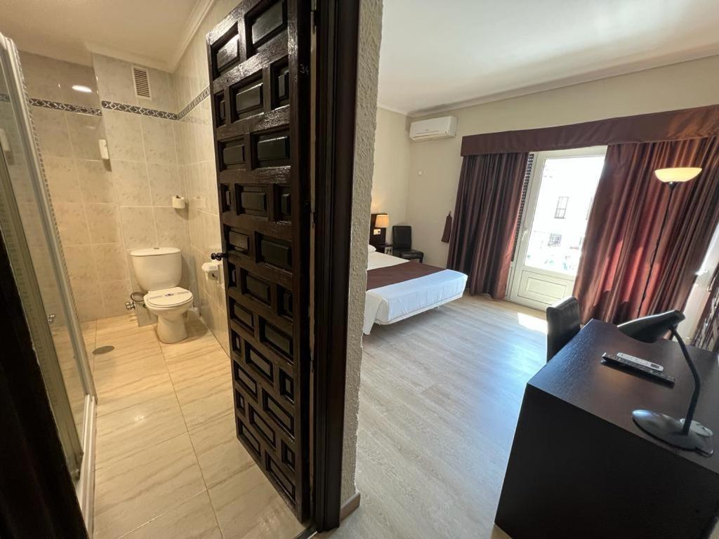 เอล โปโซ Hotel ตอร์เรโมลิโนส ภายนอก รูปภาพ