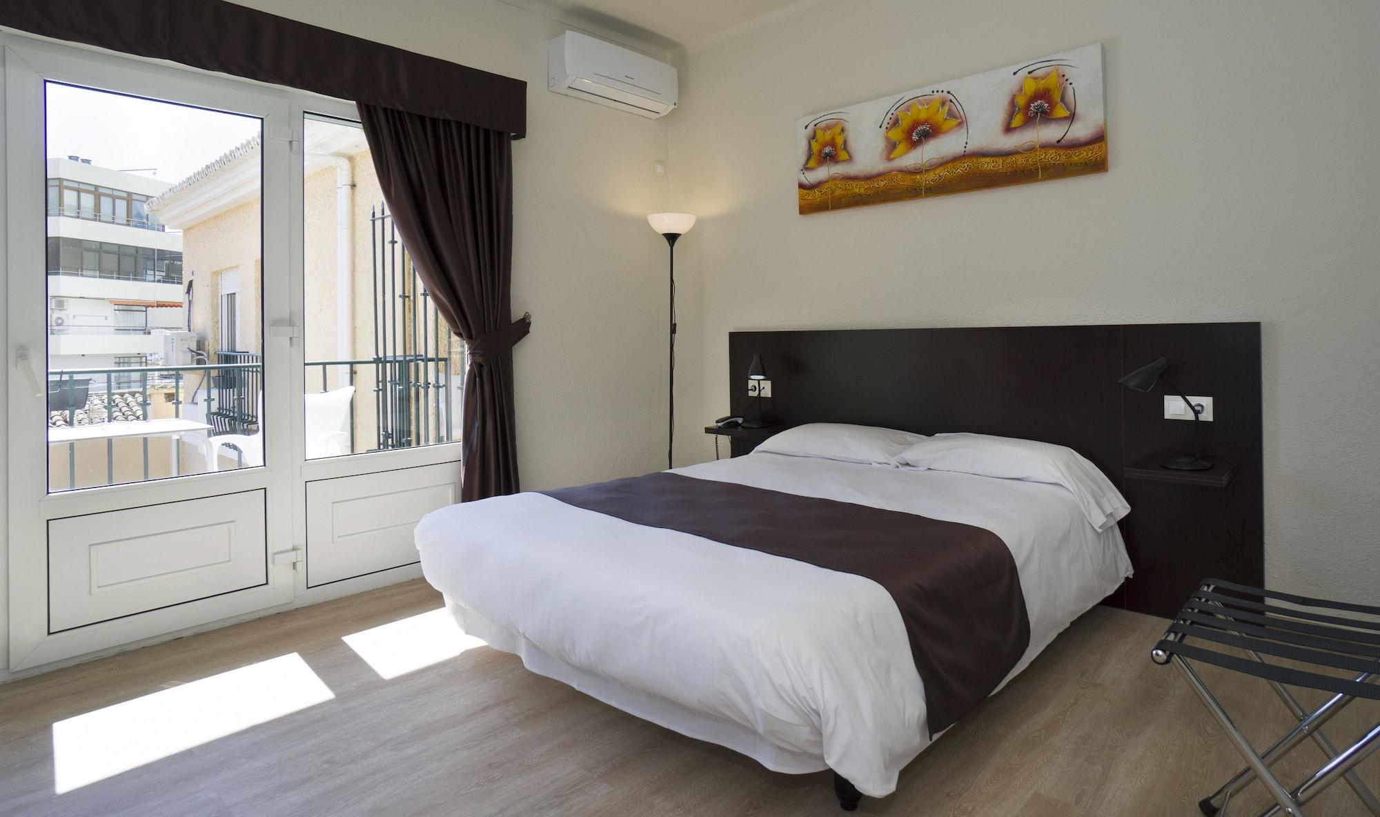 เอล โปโซ Hotel ตอร์เรโมลิโนส ภายนอก รูปภาพ