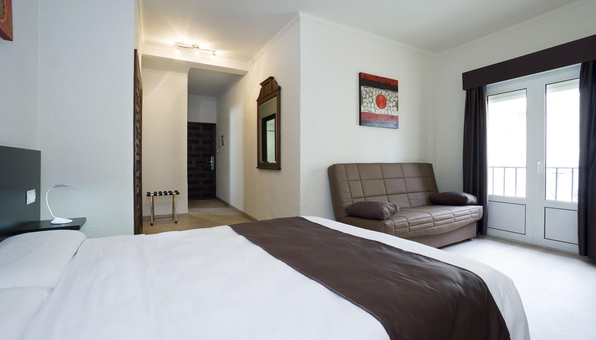 เอล โปโซ Hotel ตอร์เรโมลิโนส ภายนอก รูปภาพ
