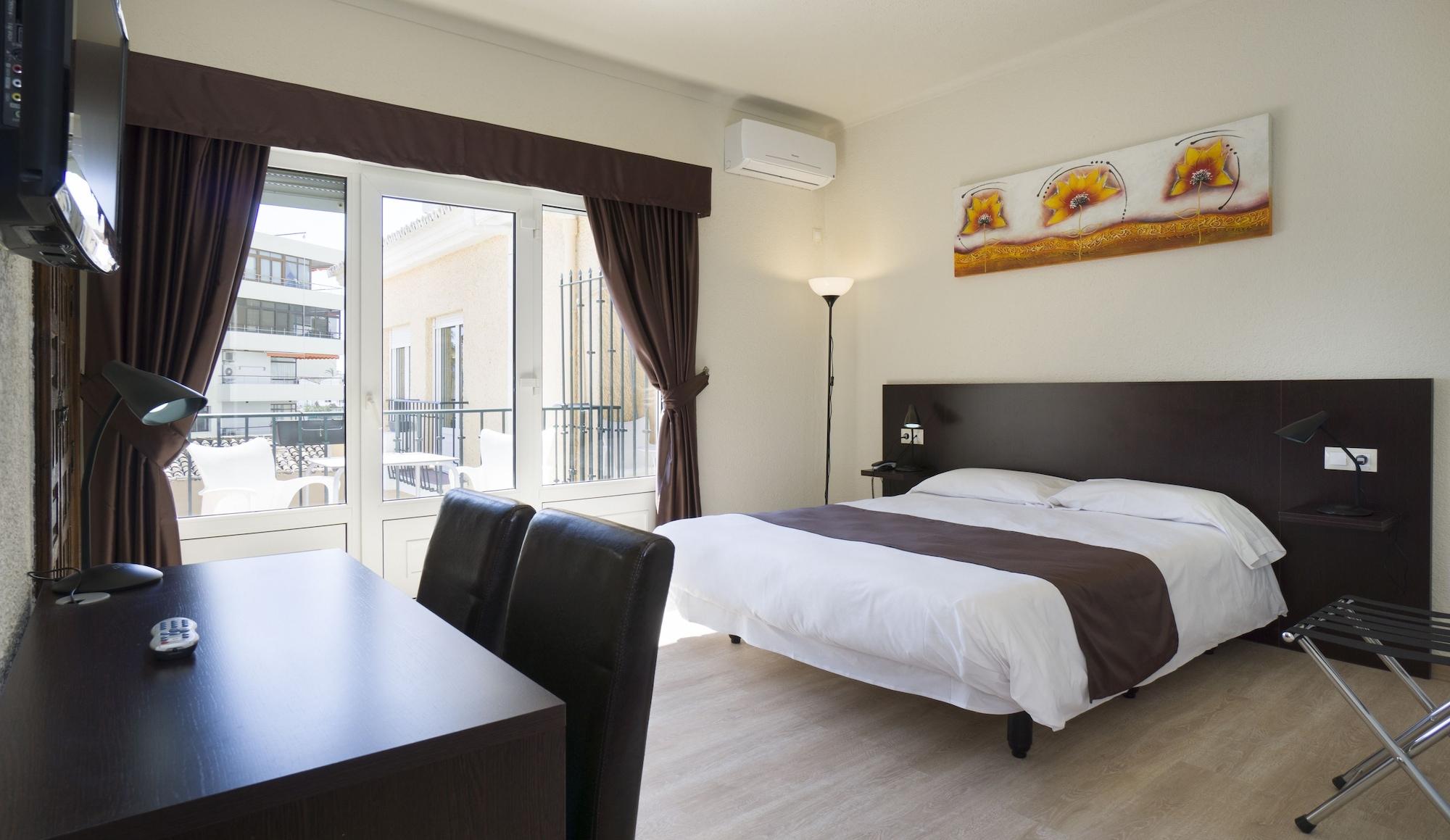 เอล โปโซ Hotel ตอร์เรโมลิโนส ภายนอก รูปภาพ