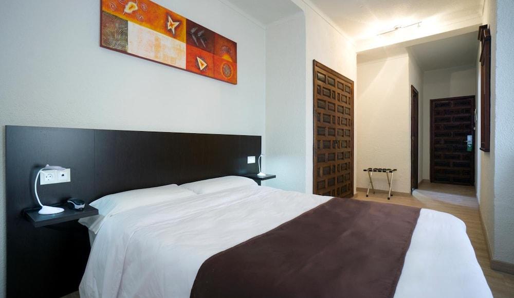 เอล โปโซ Hotel ตอร์เรโมลิโนส ภายนอก รูปภาพ