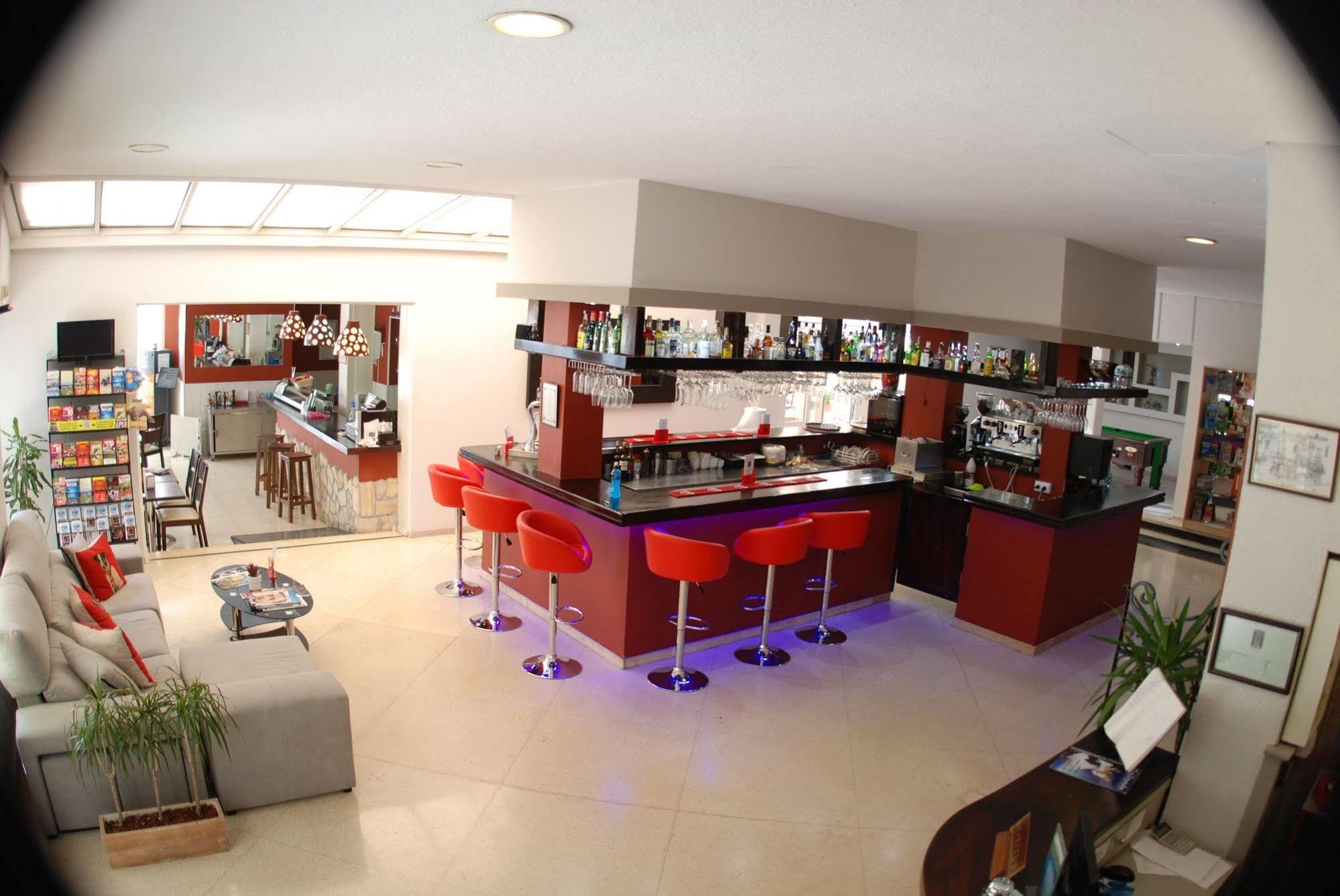 เอล โปโซ Hotel ตอร์เรโมลิโนส ภายนอก รูปภาพ