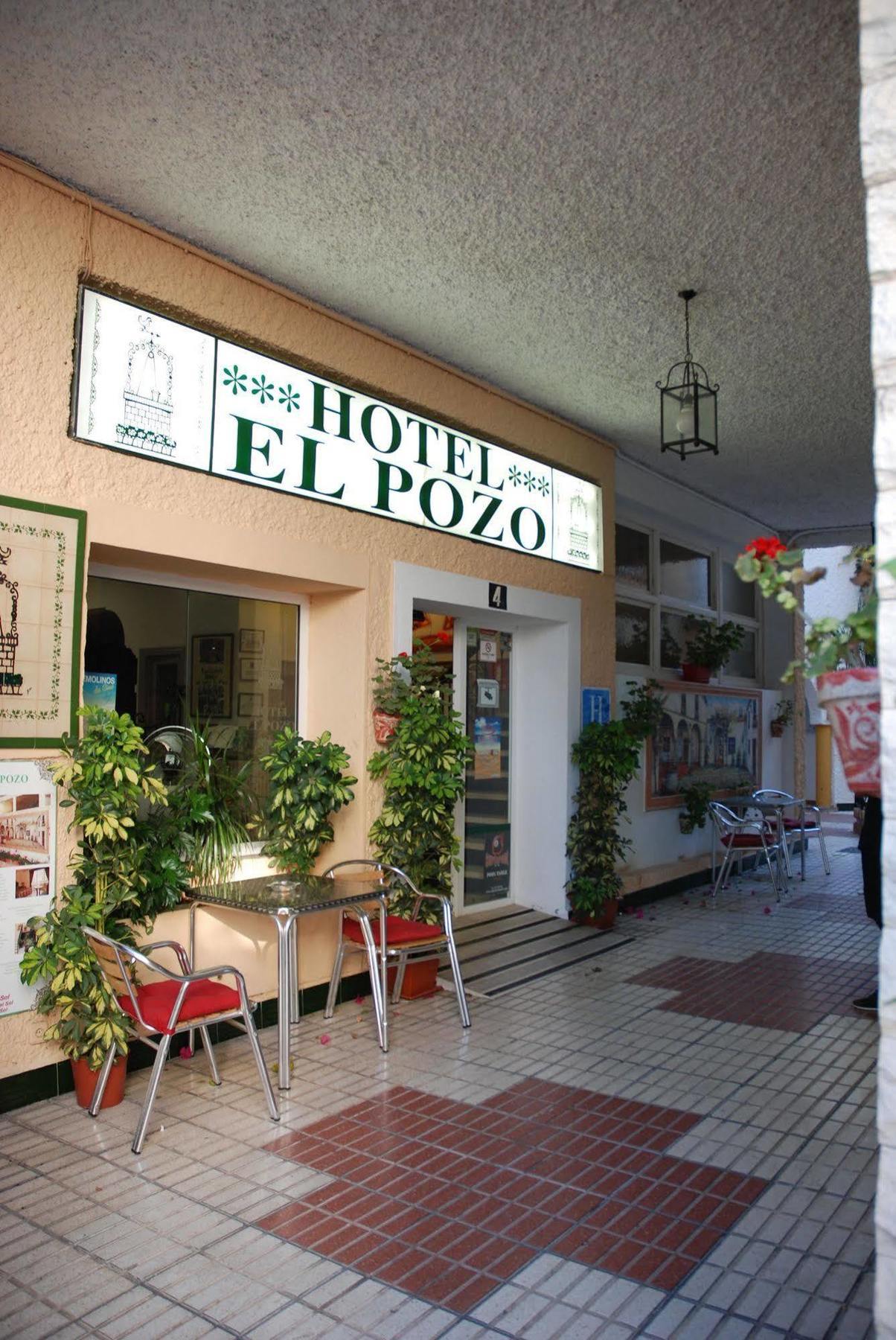 เอล โปโซ Hotel ตอร์เรโมลิโนส ภายนอก รูปภาพ