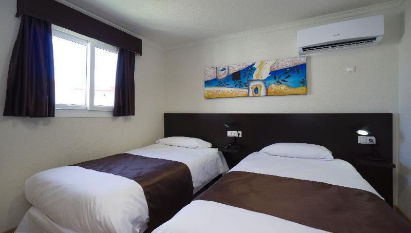 เอล โปโซ Hotel ตอร์เรโมลิโนส ภายนอก รูปภาพ